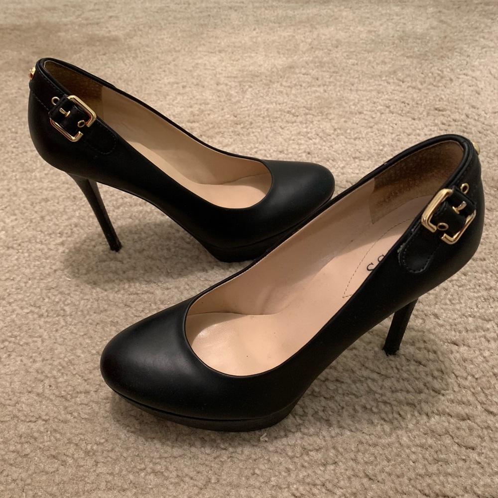 Black leather Guess heels